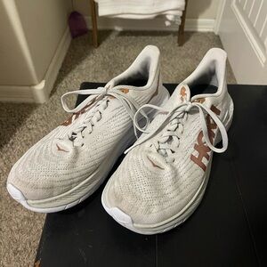 *SOLD* Hoka ProFly +